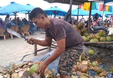 Pedagang Pesisir Pantai Panjang Bengkulu