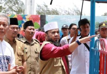 Walikota Bengkulu Helmi Hasan saat meninjau RTH Kelurahan Pondok Besi. Foto/Dok: Mc