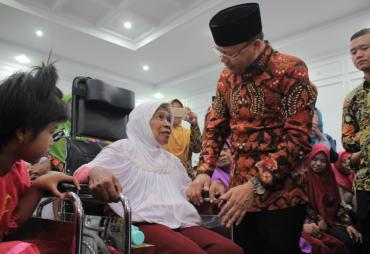 Gubernur Bengkulu ROhidin Mersyah saat menyapa penyandang disabilitas
