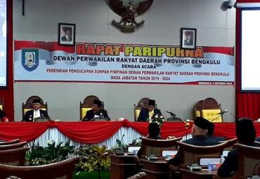 4 Pimpinan Dewan Provinsi Resmi Dilantik, Gubernur :…