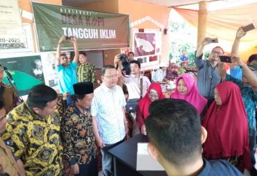 Gubernur Support Desa Batu Ampar Kembangkan Komoditas Kopi 