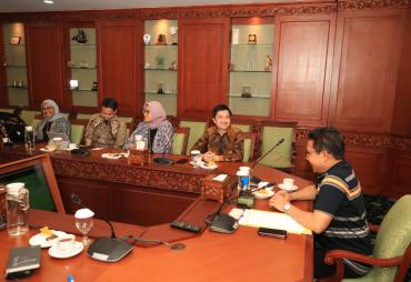 Mendes PDTT saat bertemu Manajemen Tokopedia