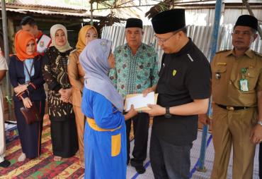 Datangi Rumah Duka, Gubernur Rohidin Berikan Bantuan…