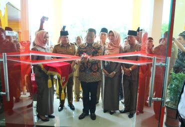 Gubernur Rohidin Resmikan Hotel Pinus SMKN 7 Pariwisata