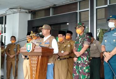 Gubernur Rohidin saat Konferensi Pers terkait pasien positif Virus Corona
