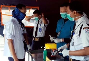 Cegah Covid-19, Posko RSHD Lakukan Pengecekan terhadap…