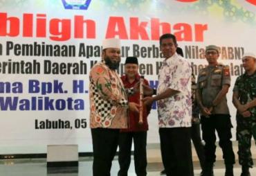 Walikota Bengkulu saat di Kabupaten Halmahera Selatan Maluku Utara