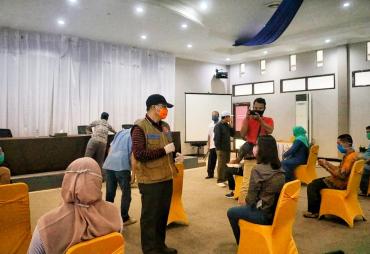 Karyawan Hotel Dirumahkan, Gubernur Rohidin Daftarkan Kartu…