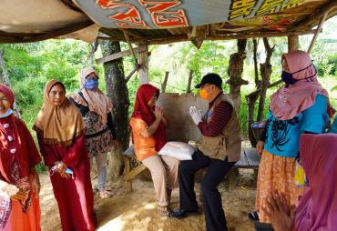 Gubernur Berikan Bantuan Langsung, Ini Curhatan Penjual…