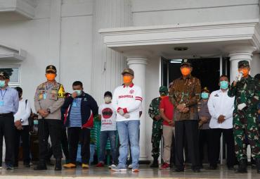 Gubernur dan Forkopimda berusaha untuk meringankan beban masyarakat ditengah merebaknya Covid-19