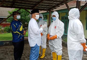 Gubernur Rohidin Berikan Motivasi ke Tenaga Medis Terpapar…
