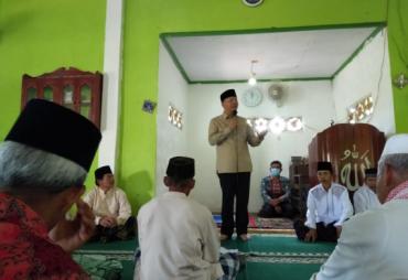 Isi Khutbah Jumat, Gubernur Rohidin Jalin Keakraban Bersama…