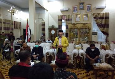 Gubernur Rohidin saat silaturahmi bersama pemuda dan tokoh masyarakat Bengkulu Utara
