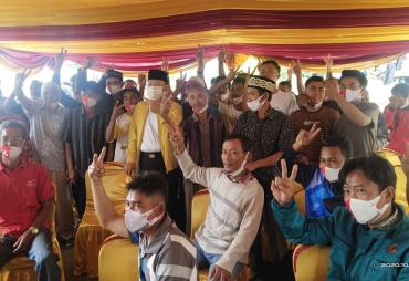 Rohidin bersama masyarakat Tebat Karai Kepahiang