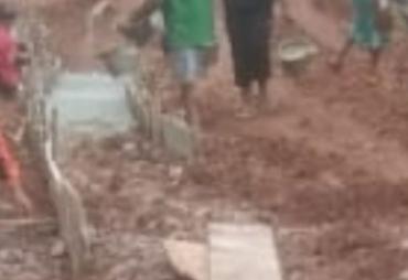 Beli Material Perbaiki Jalan Menuju Pekon Datar Lebuai yang Rusak Parah