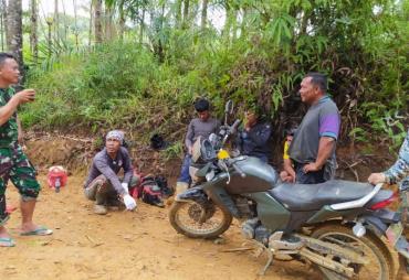 Istirahat Siang Pasiter Ngopi Bareng Bersama Anggota Satgas…