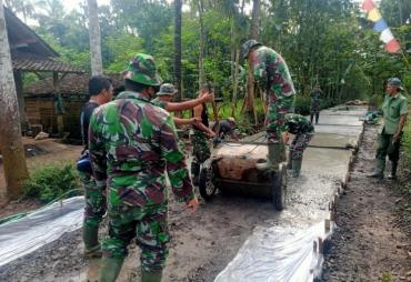 Gunakan Gerobak Dorong Untuk Mengangkut Material.