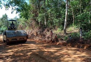 Compactor Satgas TMMD 110/ Kodim 1201 Jadi kesukaan Anak-…
