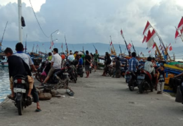 Dermaga Kota Agung Ramai Pengunjung Menjelang Buka Puasa