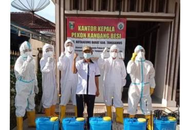 Pekon Kandang Besi  Lakukan Penyemperotan Disinfektan