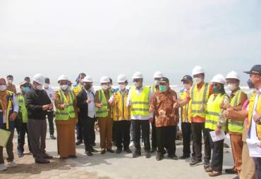 Komisi V DPR RI Tinjau Pembangunan Bangunan Pengaman Pantai Panjang Bengkulu