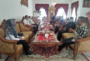 Bupati Tanggamus Termia Audensi Forum Literasi Kabupaten Tanggamus