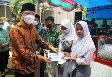 Gubernur Rohidin