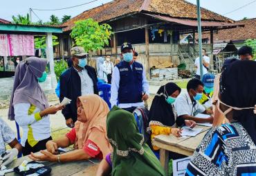 Wabup Tanggamus Tinjau Percepatan Vaksinasi di Pulau Tabuan