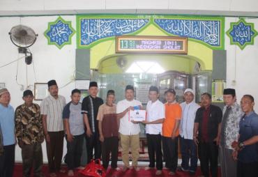 Safari Ramadhan, Ketua DPRD Seluma Beri Bantuan ke Masjid…