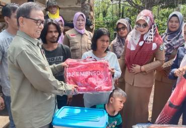 Bupati Kepahiang Berikan Bantuan Kepada Korban Kebakaran