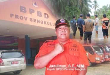 BPBD Provinsi Bengkulu Buka Jalan Tertimbun Longsor di Jalan Lintas Manna – Pagar Alam