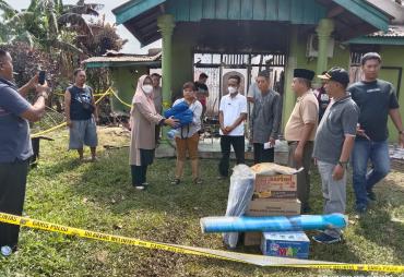Dinsos Kota Bengkulu Berikan Bantuan Korban Kebakaran di Kelurahan Bentiring