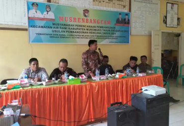Ketua Komisi II DPRD Mukomuko, Wisnu Hadi menyampaikan arahan