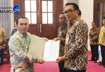 Bupati Mukomuko Kukuhkan TPAKD