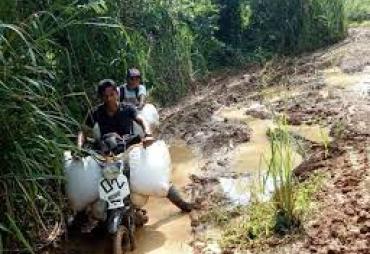 AKses Jalan ke Desa Langgar Jaya