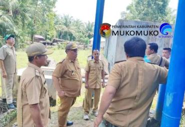 Pemkab Mukomuko Monitoring Perbaikan Pipa Induk PDAM Tirta Selagan 