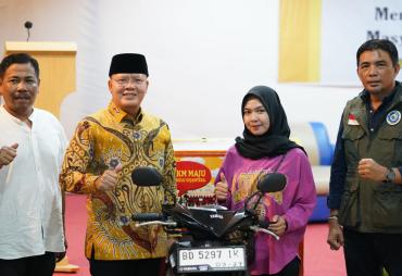 Gubernur Bengkulu Rohidin Mersyah mengapresiasi program-program bantuan sosial kemasyarakatan