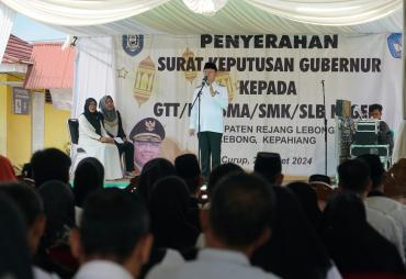 Gubernur Rohidin Bagikan SK Kepada 591 GTT dan PTT di Tiga…