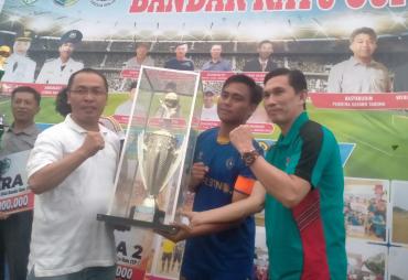 Ketua DPRD Kabupaten Mukomuko M Ali Saftaini SE dampingi Bupati Sapuan Tutup Open Turnamen Bandar Ratu Cup II 
