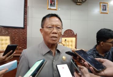 Sumardi Terapkan Disiplin; Masuk Gedung DPRD Provinsi…
