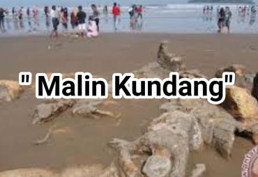 Eksostisme Pantai Air Manis dan Legenda Malin Kundang