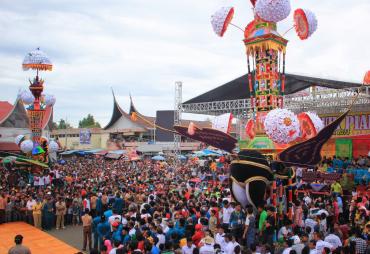 Festival Tradisi Tabuik di Pariaman 