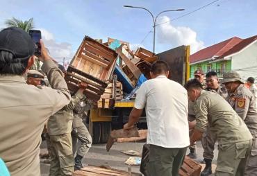 PKL Pasar Minggu Membandel, Satpol PP Lakukan Penertiban Besar-Besaran
