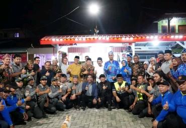 Walikota Bengkulu Dedy Wahyudi bersama Sekretaris Jenderal Ombudsman Republik Indonesia, Suganda Pandapotan Pasaribu, menghadiri kegiatan Sapa Linmas pada Selasa malam (2/12/2025) di Pos Kamling Kelurahan Lingkar Timur.