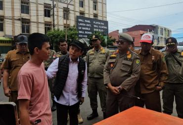 Pemkot Bengkulu Tertibkan Pedagang di Jalan Semangka