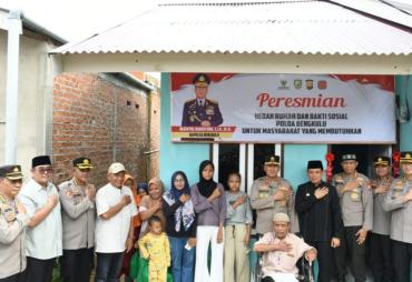 Foto bersama walikota, polda, REI dan warga 