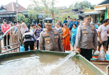 Kapolda Bengkulu Turun Langsung ke Lokasi Banjir Lebong,…