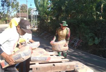 Angkut Material Bersama Warga, Satgas TMMD Percepat…