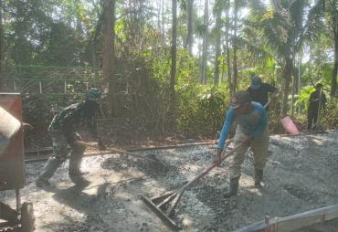 Bukan Sekadar Cor Jalan, Satgas TMMD dan Warga Desa Cukil…
