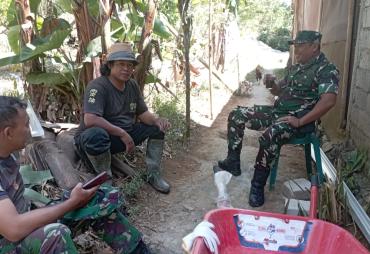 Satgas TMMD dan Warga Nikmati Kopi Bersama